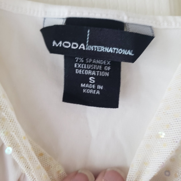 A cream colored MODA International tank top - Picture 4 of 5